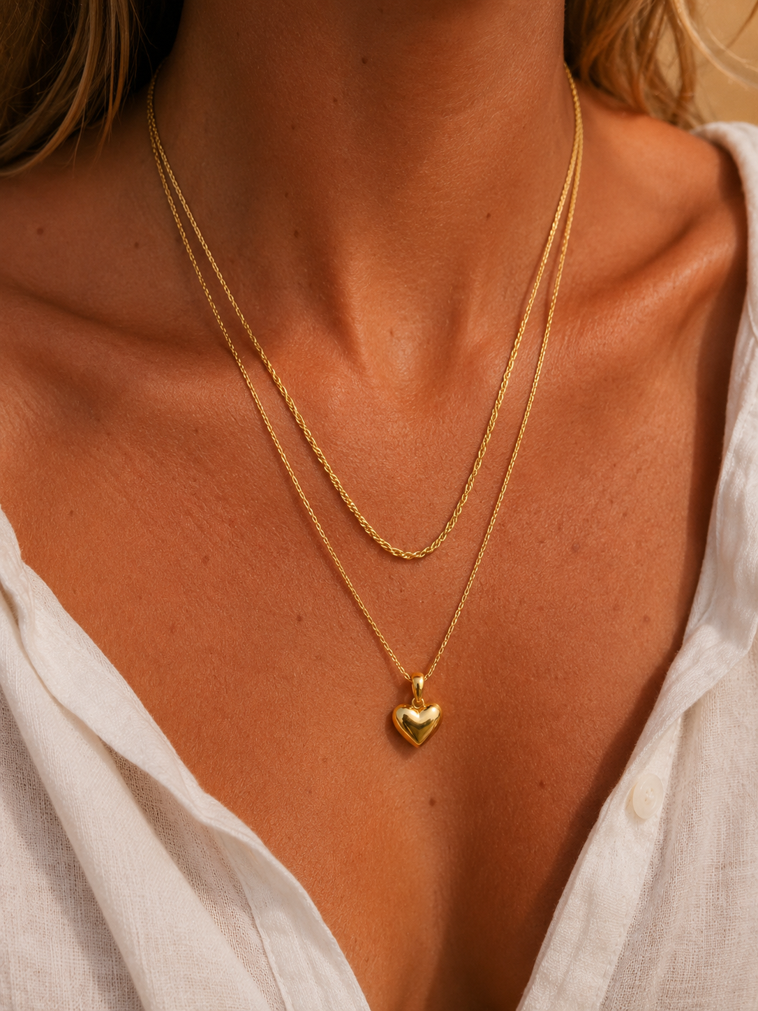 MULAVEI Gold Heart Pendant Necklace in PVD gold-plated stainless steel worn