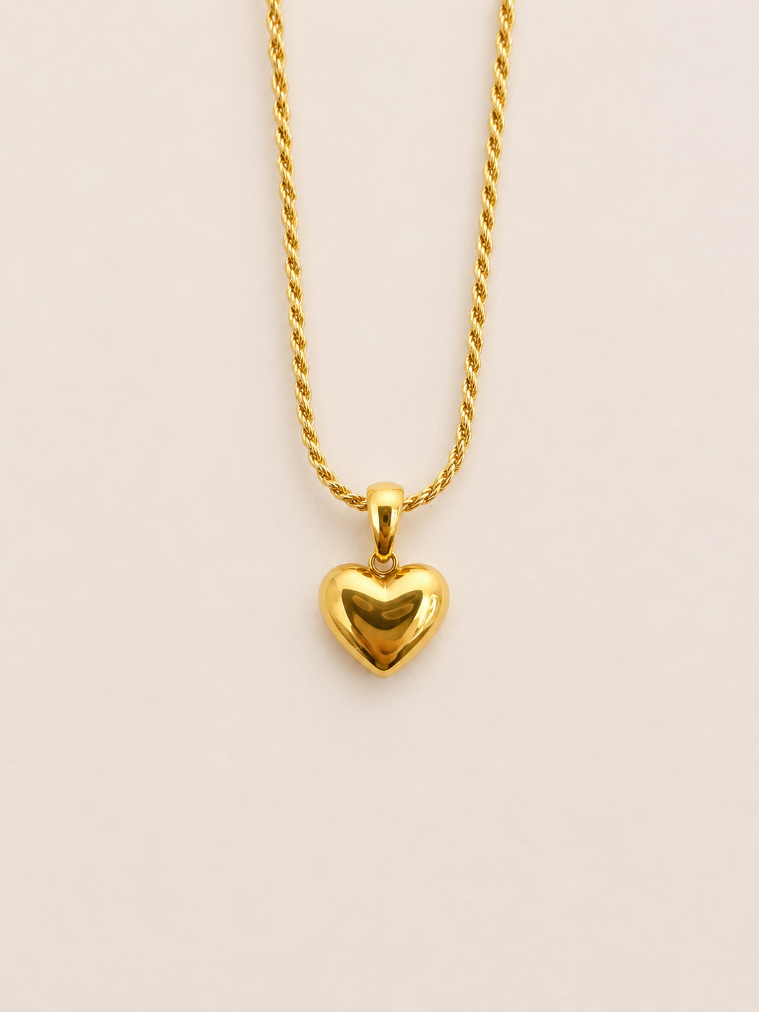 MULAVEI Gold Heart Pendant Necklace in PVD gold-plated stainless steel detail