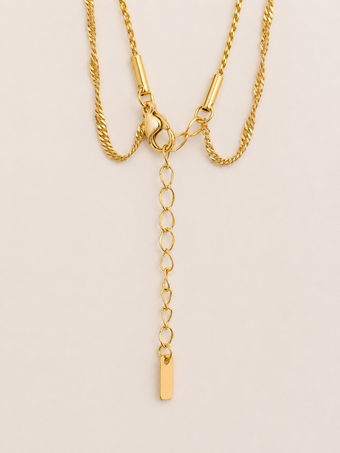MULAVEI Gold Heart Pendant Necklace in PVD gold-plated stainless steel detail
