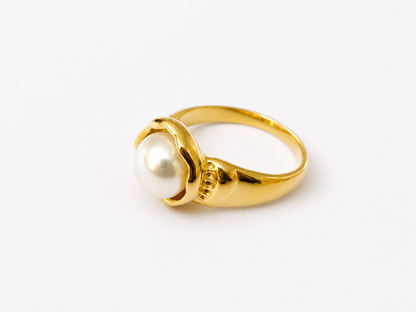 mulavei-tide-shell-pearl-ring-detail.jpg